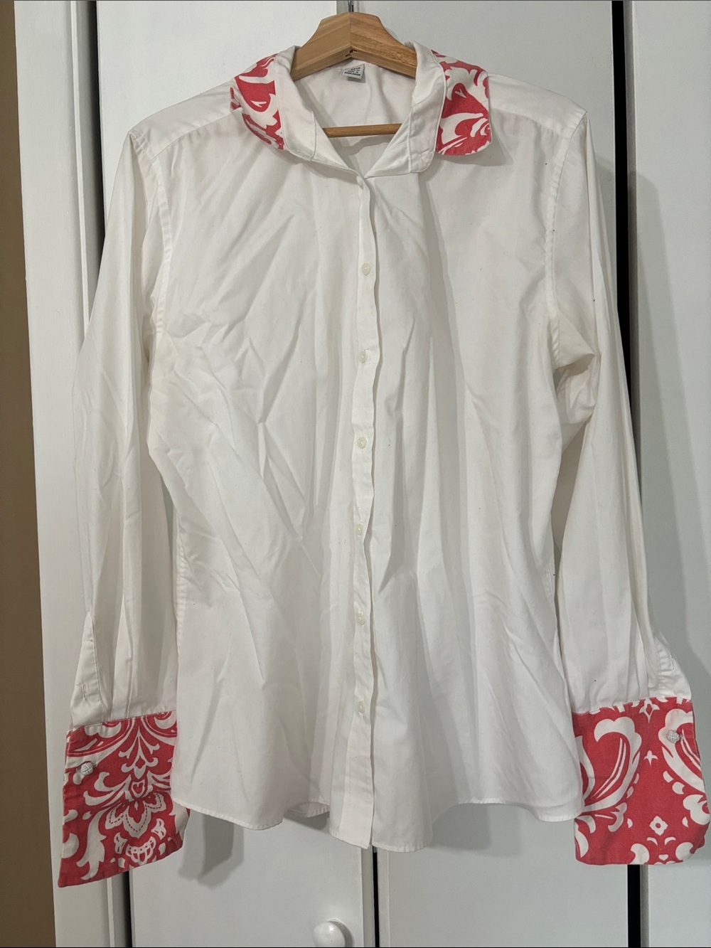Pearly vine white Button-Up Shirt with Patterned Collar & Cuffs